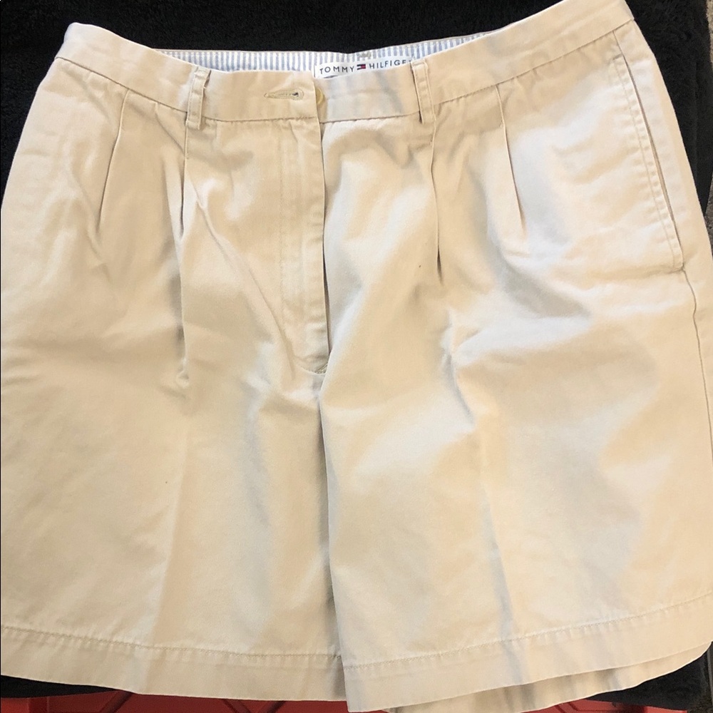 Tommy Hilfiger Women's Light Khaki Pleated Bermudas